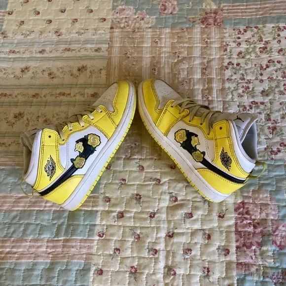 Air Jordan 1 Mid SE Dynamic Yellow Floral AV5173-700 Size 13.5 C - Picture 11 of 13